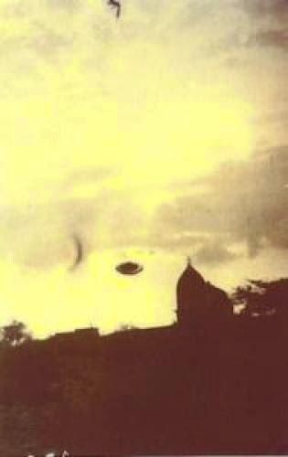 Ufo Over Uk Baffling Light Falling From The Sky