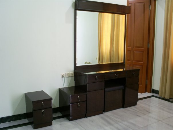 Meja Rias Minimalis  Modern 