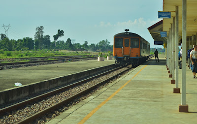 Train 33 at Thanaleng Train Station_Trailforsmiles.blogspot.com