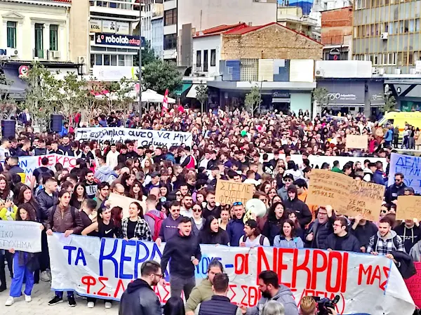 Λαμία : “Φωνή λαού …»- Μεγάλη  η συγκέντρωση Διαμαρτυρίας για το τραγικό δυστύχημα στα Τέμπη (Φωτογραφία – Video)