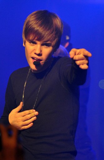 justin bieber tumblr gifs. justin bieber pics 2011 march.