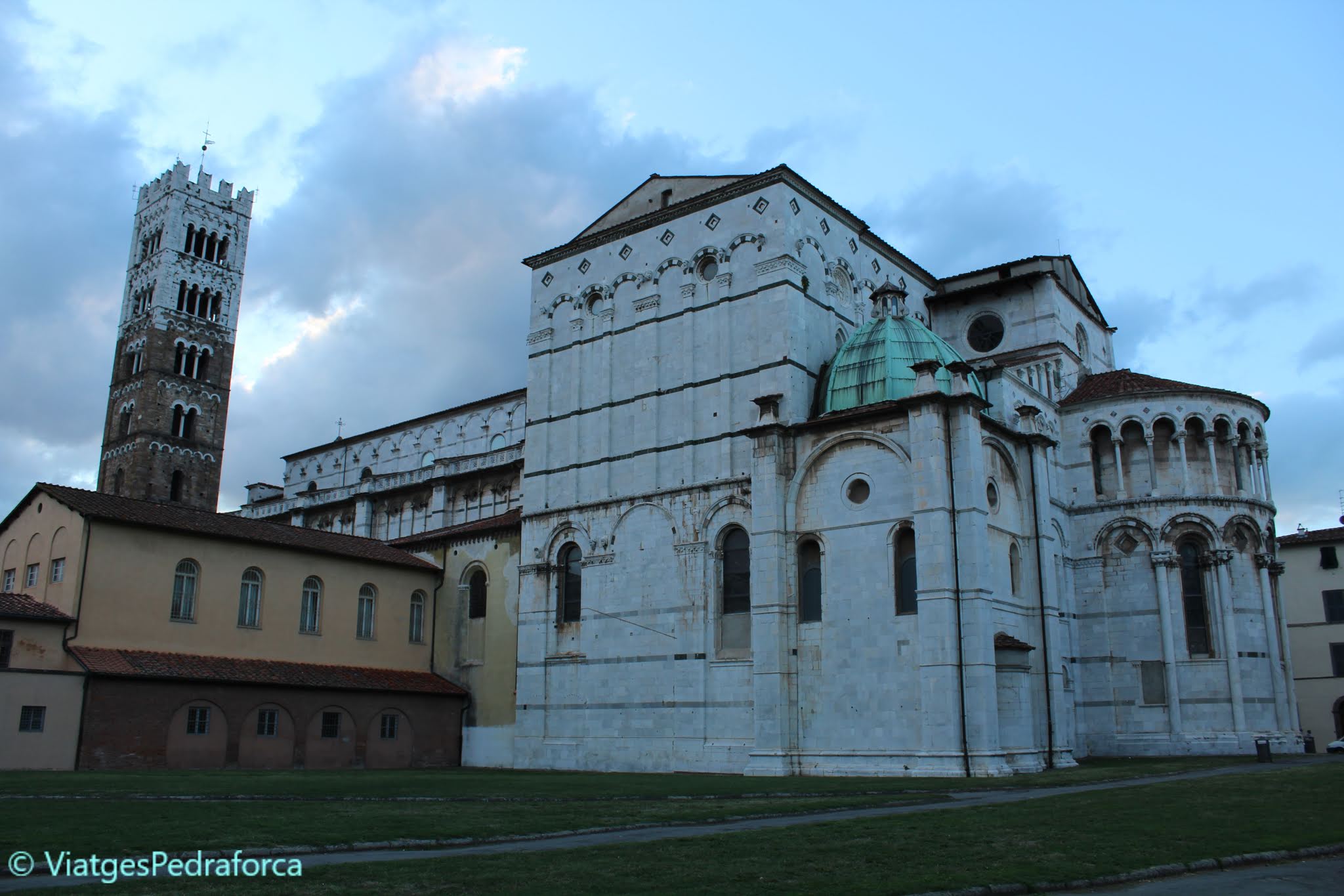 Toscana, Itàlia, Art romànic