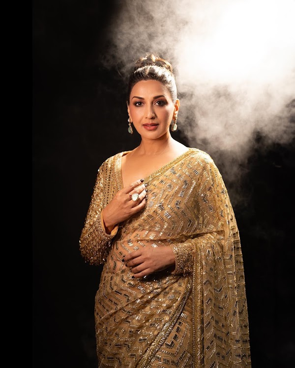 sonali bendre saree hot actress