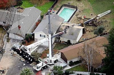 Ton Crane falls into house Santa Rosa home Seen On lolpicturegallery.blogspot.com