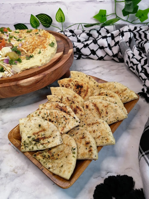 Palestinian Hummus, Palestinian food, Palestinian cuisine, hummus, Palestine, Middle Eastern cuisine, food, food blog, food blogger, food photography, tiktok food, tiktok recipe, chickepeas, garlic, keffiyeh, pinterest food, food flatlay, Palestinian pita bread, pita bread, Palestine London march, olives, olive oil, za'atar, sumac, tanini, home-made hummus, hummus recipe, loaded hummus, healthy food, healthy recipe, appetiser, appetizer, side dish, easy recipe, almonds, spicy fusion kitchen