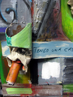 Tengo una casa, obra de Juan Sánchez Sotelo, profesor de Artistas6 academia de dibujo y pintura de Madrid. Clases y cursos para aprender a dibujar y pintar. Cuadro realizado con acrílico, carton, metacrilato y polvo de marmol sobre soporte de madera. Arte contemporáneo