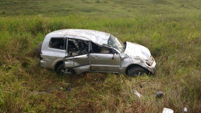 BOA NOVA: Motorista perde o controle de veículo e cai em ribanceira,5 pessoas ficaram feridas.