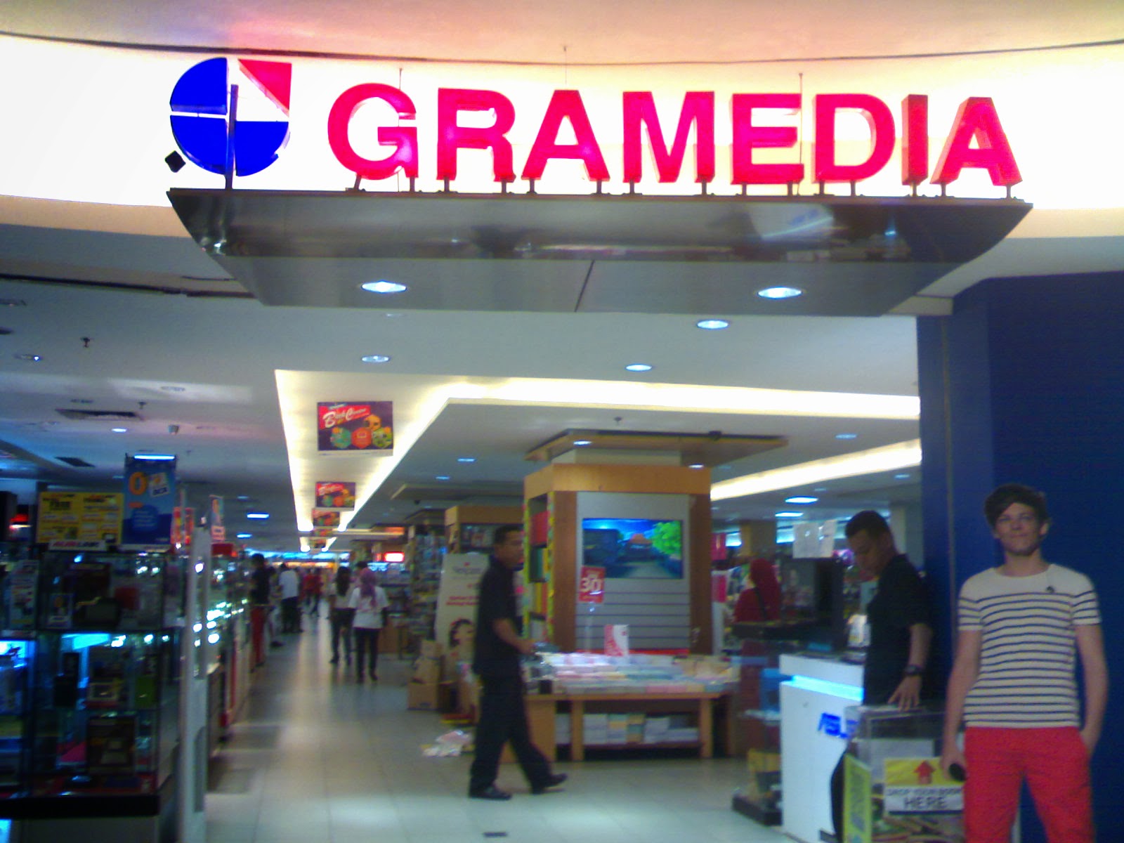  Gramedia  Mal Kelapa Gading Djangkaru Bumi