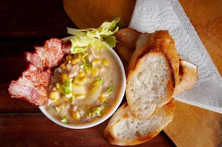 soupe au bacon, maïs et pommes de terre (sans gluten)