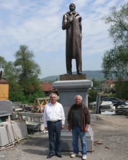 statua Vazov appena finita