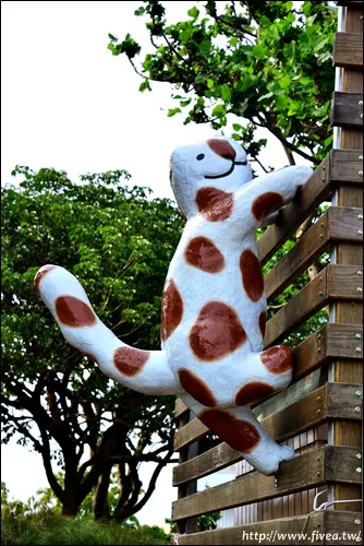 屋頂上的貓 彩繪村
