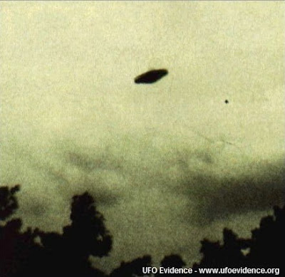 UFO Pictures - 138 Years of UFO Sightings 1870-2008 Seen On www.coolpicturegallery.net