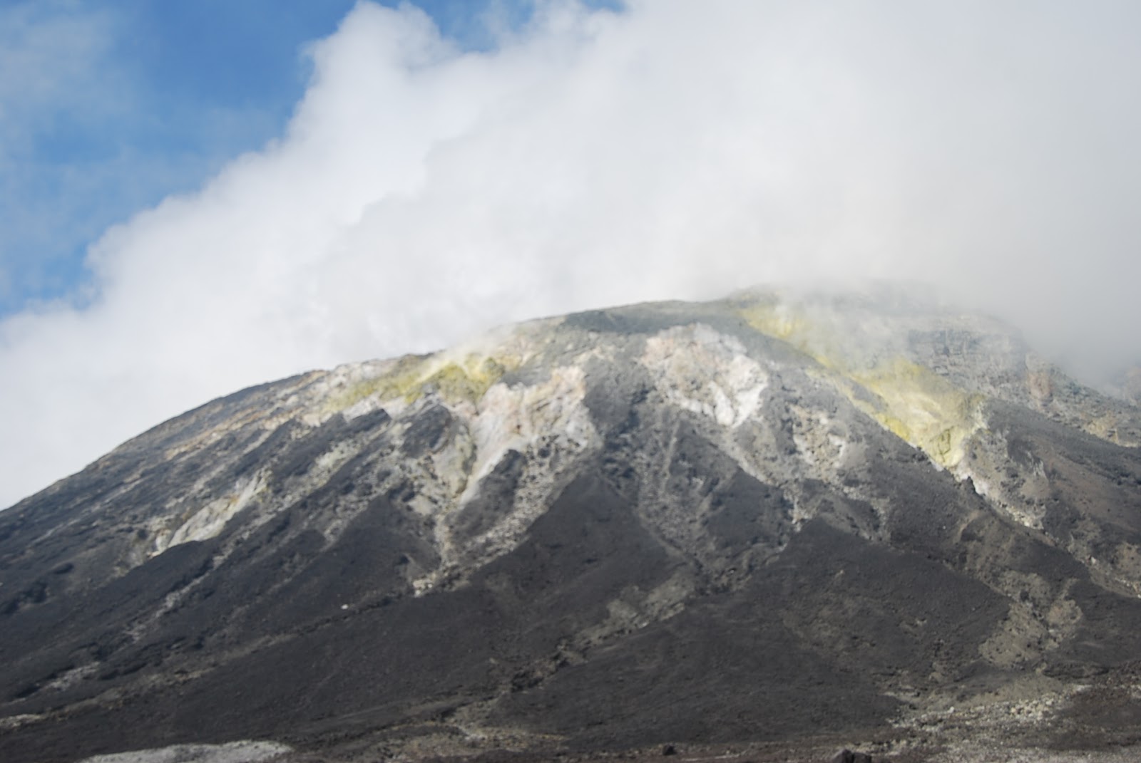 Gunung Ile Ape Sejarah Letusan Gunung Lewotolo - Ile Ape atau Ile Lewotolok