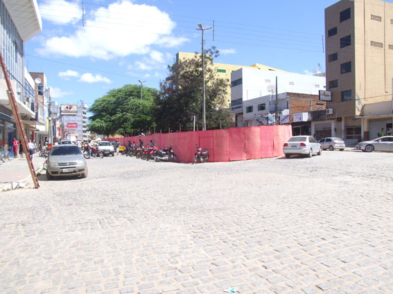 Praças do Centro de Santa Cruz serão revitalizadas