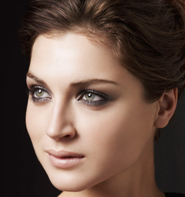 smokey eyes pics. The smokey eyes look is hot,