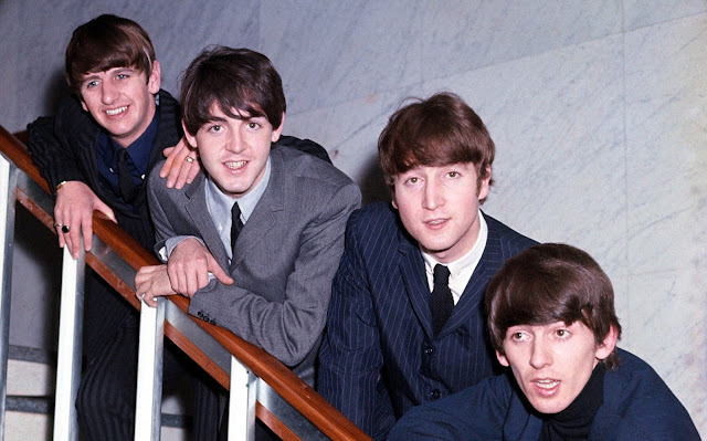 The Beatles en las escaleras 1963