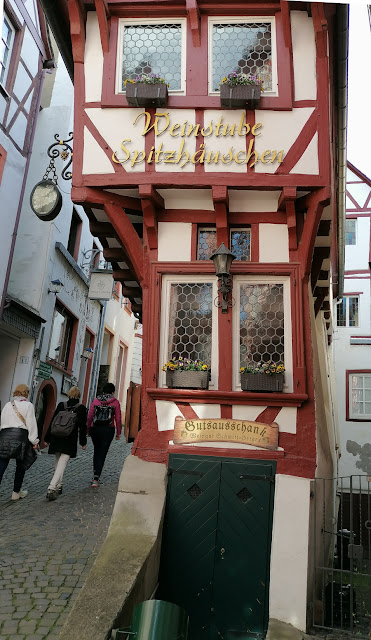 20230430_Bernkastel-narrow-buiding.jpg