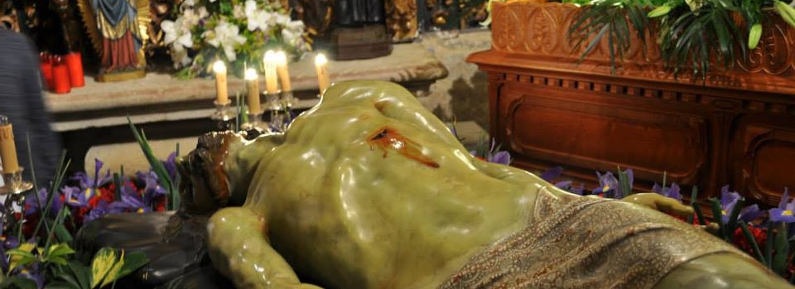 Viernes Santo. "Mirad el árbol de la cruz, en que estuvo clavada la salvación del mundo"