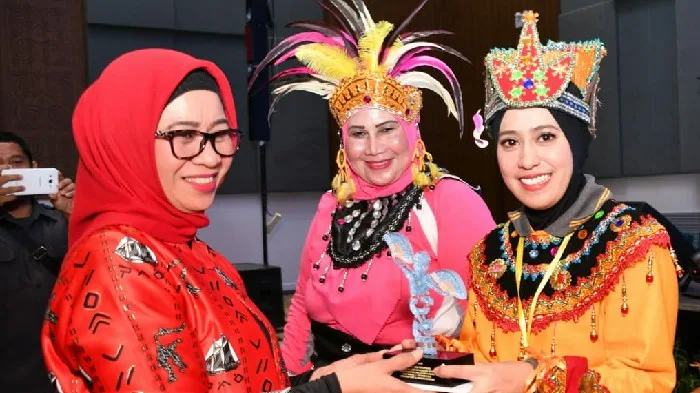 Andi Nurhilda Bawah TP PKK Sinjai Rebut Juara II Lomba Senam Poco-poco Se-Sulsel