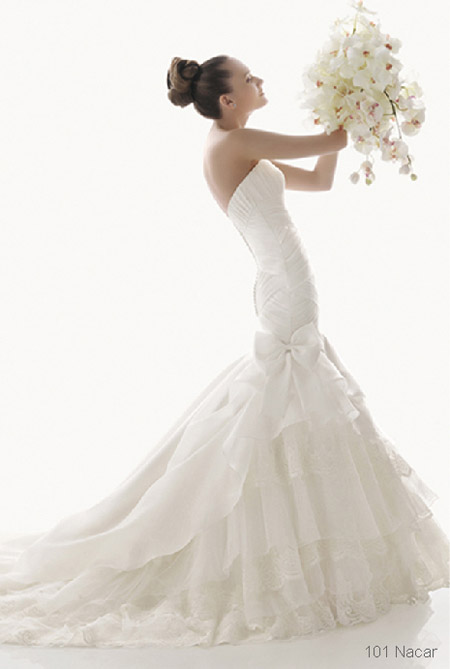 cinderella wedding dress inspiration pretty wedding bouquet