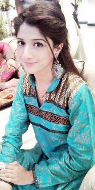 Models Accessories: Mawra Hocane