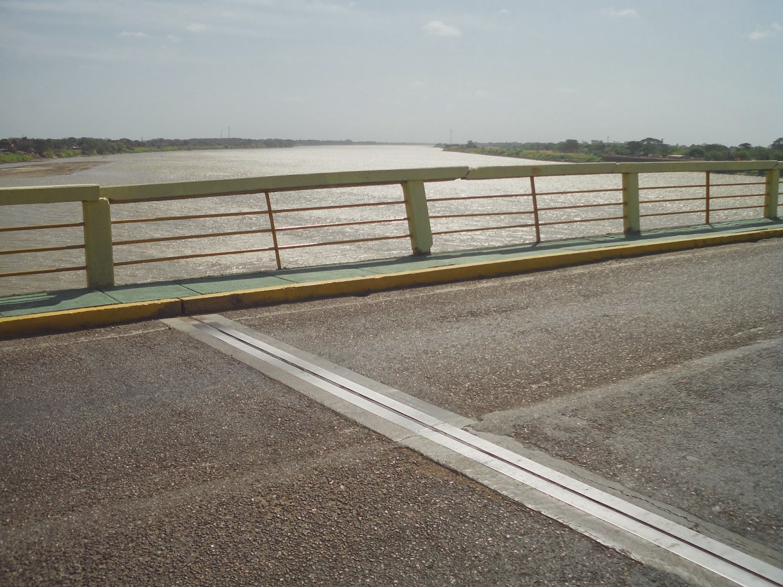 Video: Aceras y barandas del Puente María Nieves deterioradas y en mal estado en Apure