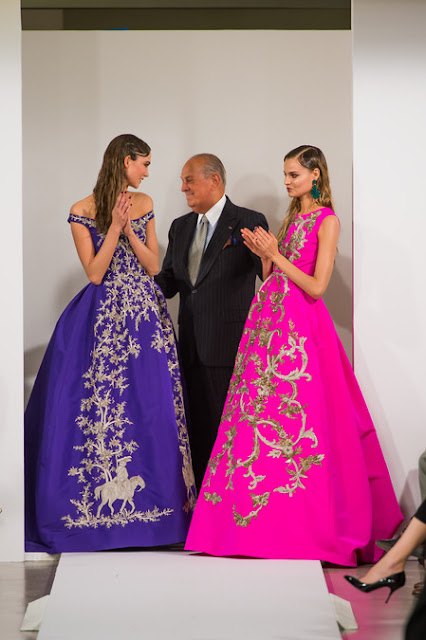 Oscar de la Renta at his finale with models Karlie Kloss and Magdalena Frackowiak