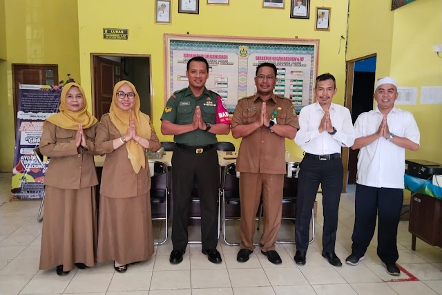 Suasana Lebaran, Babinsa Koramil Banjarmasin Selatan Halal Bihalal ke Kantor Kelurahan