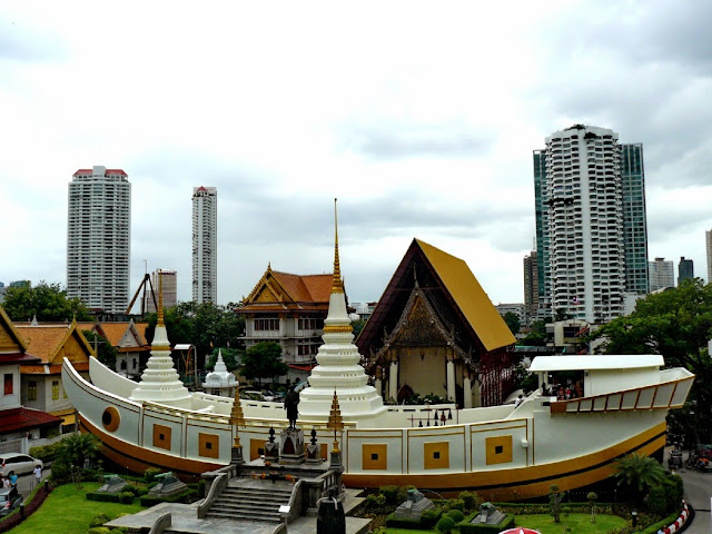 templo con forma de barco wat yannawa bangkok - visita imprescindible en Bangkok