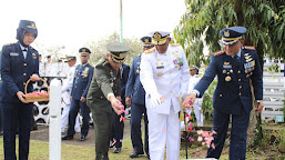 Peringati HUT ke-77, Satuan TNI Garnizun Pontianak Ziarah ke Taman Makam Pahlawan