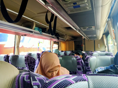 Suasana dalam bus