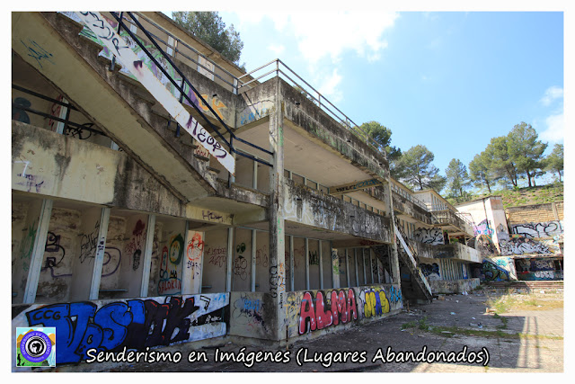 Piscina olímpica abandonada