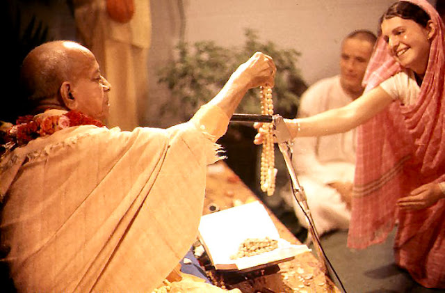 Srila Prabhupada Initiates a New Disciple