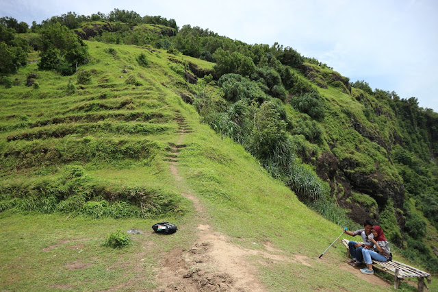 Perjalanan Menuju Bukit Pengilon