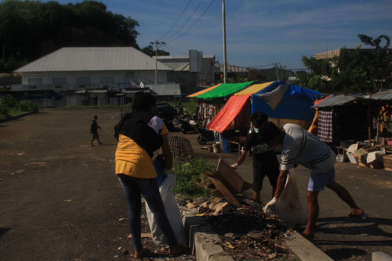 Kaum Muda di Labuan  Bajo  Sulap Sampa Plastik Jadi Bahan 