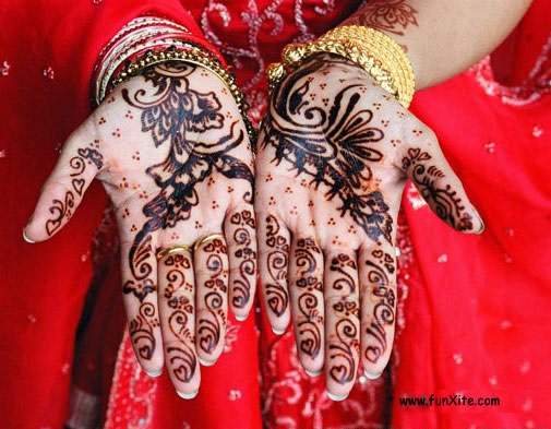 henna tattoo hand