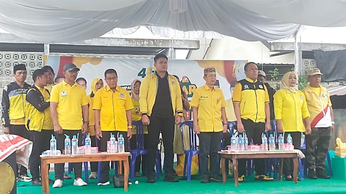 DITENGAH CUACA HUJAN KAMPANYE PARTAI GOLKAR DI JALAN BADAK KOTA PALANGKA RAYA TETAP MERIAH