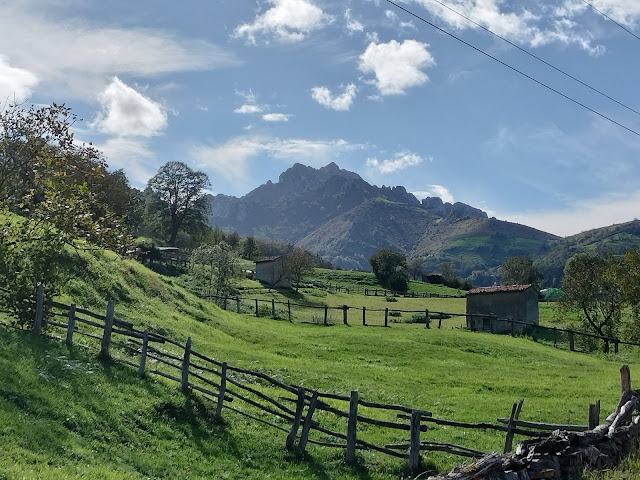 Peña Mea desde la senda