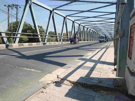 Dishub Bojonegoro Cek Kondisi Jembatan Kaliketek yang Retak