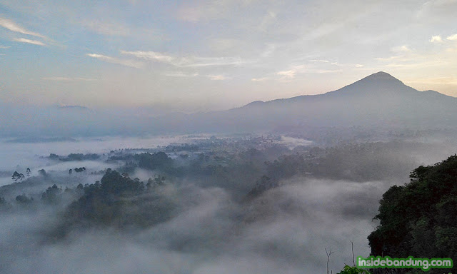 sunrise di tebing karaton