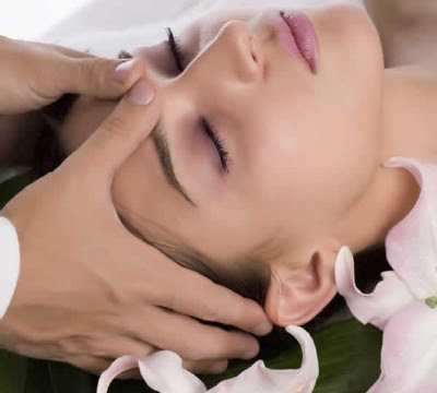 Công dụng của việc massage mặt đúng cách