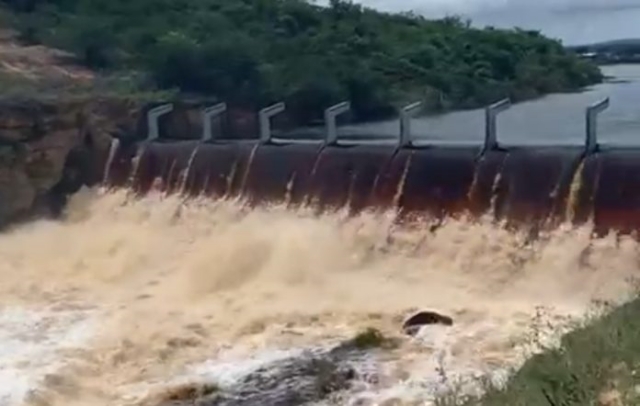 Após fortes chuvas na região chapadeira, Barragem do França transborda