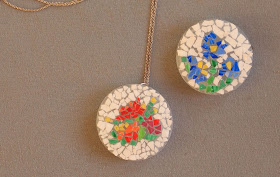 make eggshell mosaic pendants with the kids!