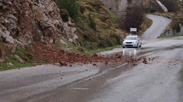 Κατολίσθηση στην παλαιά Εθνική οδό Κορίνθου Επιδαύρου