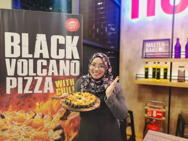 Nikmati Rasa Pedas Black Volcano Pizza With Chilli  Di Pizza Hut 