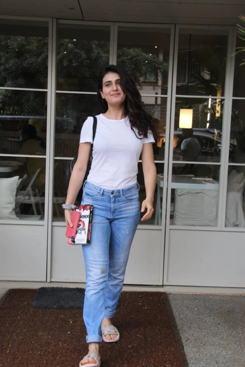 Indian Model Fatima Sana Shaikh White Top Tight Blue Jeans