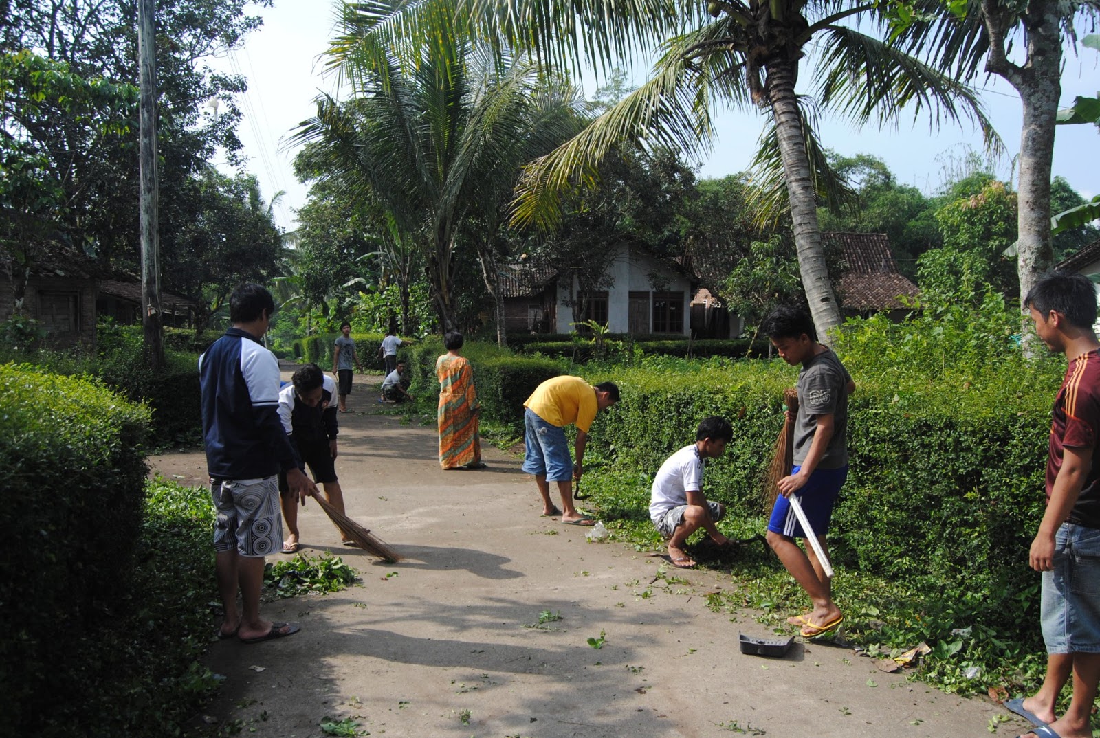 Kegiatan Kerja Bakti Rutin di Desa Dawung Desa Dawung