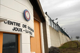 Une surveillante de Joux-la-Ville soupçonnée de délivrer de la drogue à un détenu