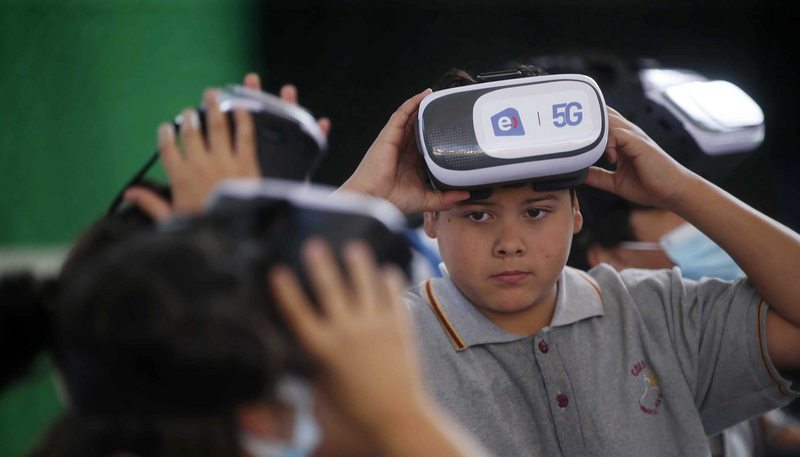 5G permite que estudiantes tengan su primera clase en realidad virtual