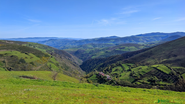 Castil de Moure y valle de Antrago